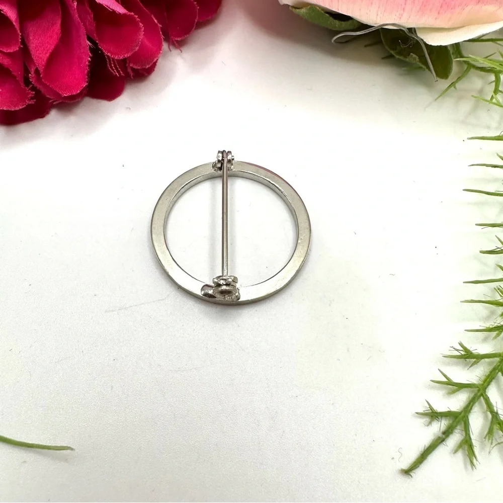 VINTAGE⚜️Round Shiny Silver Brooch